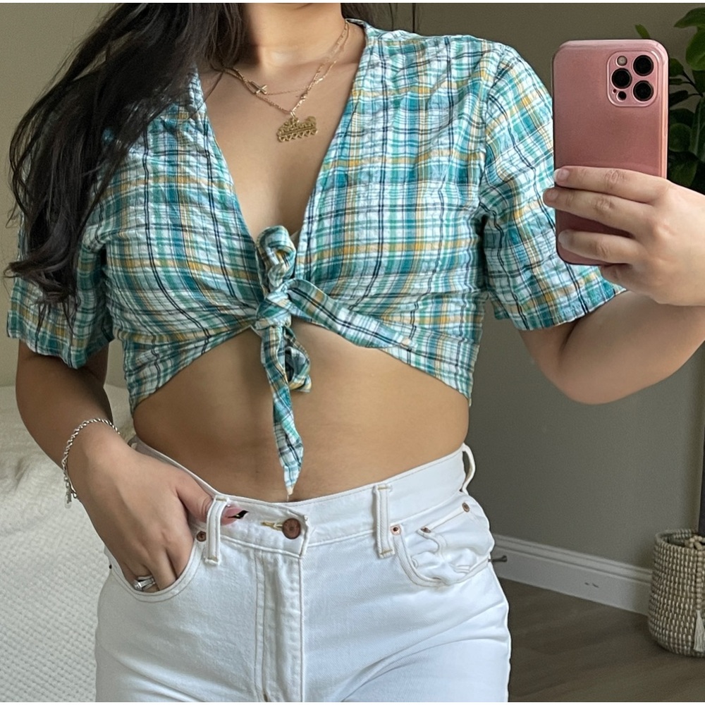 NWT! Plaid tie front crop top
